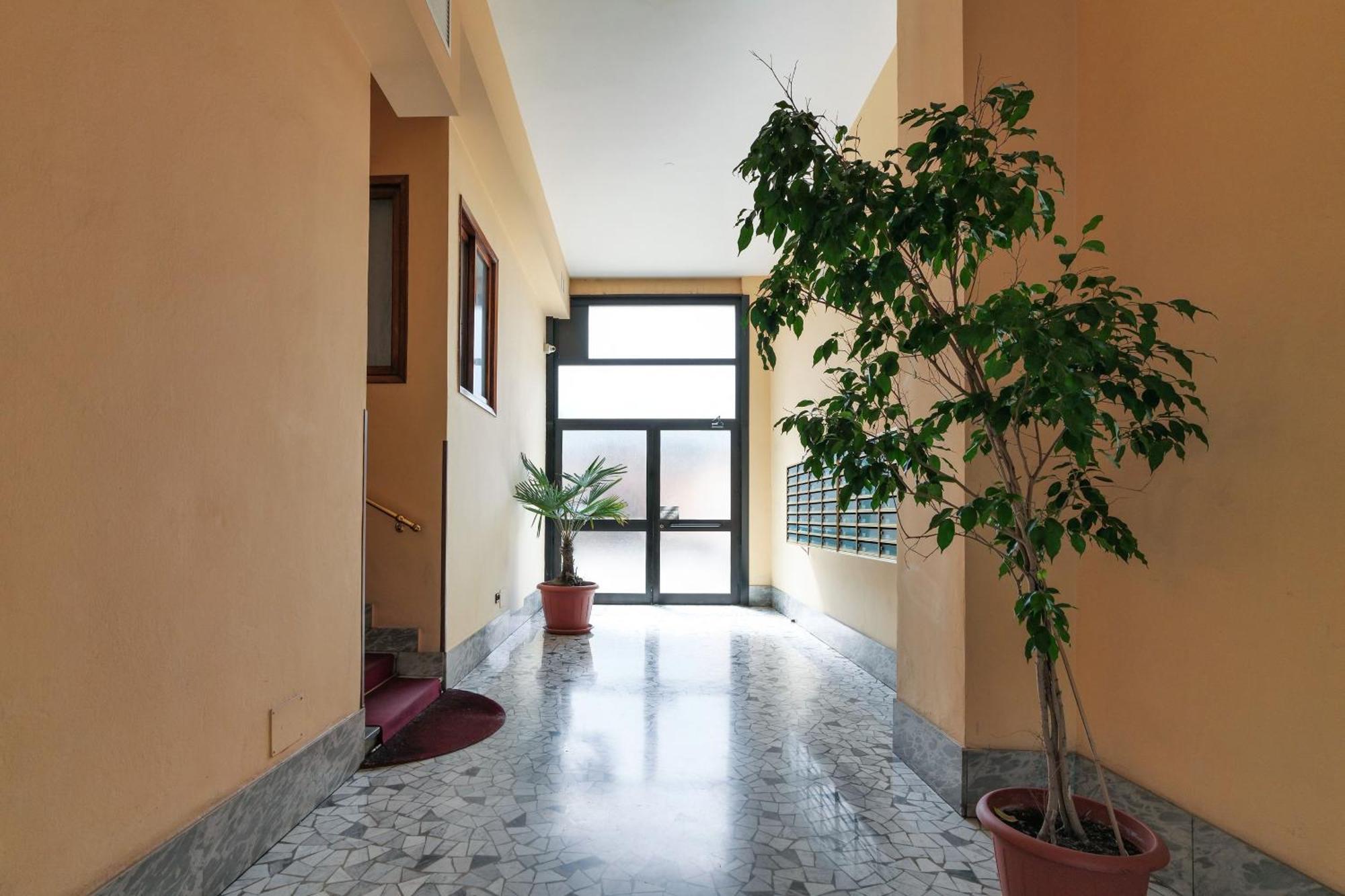 Milano For Guest - Simonetta Apartment Porta Vittoria Bagian luar foto